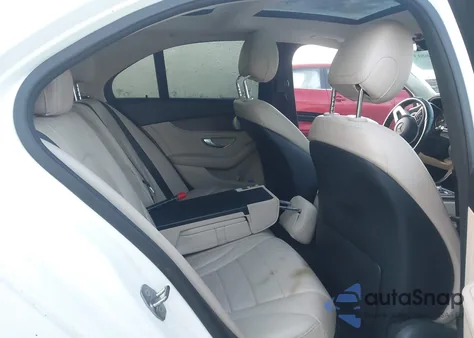 2019 Mercedes-Benz C 300 4Matic z USA, uszkodzony, nr VIN 55SWF8EB7KU301546